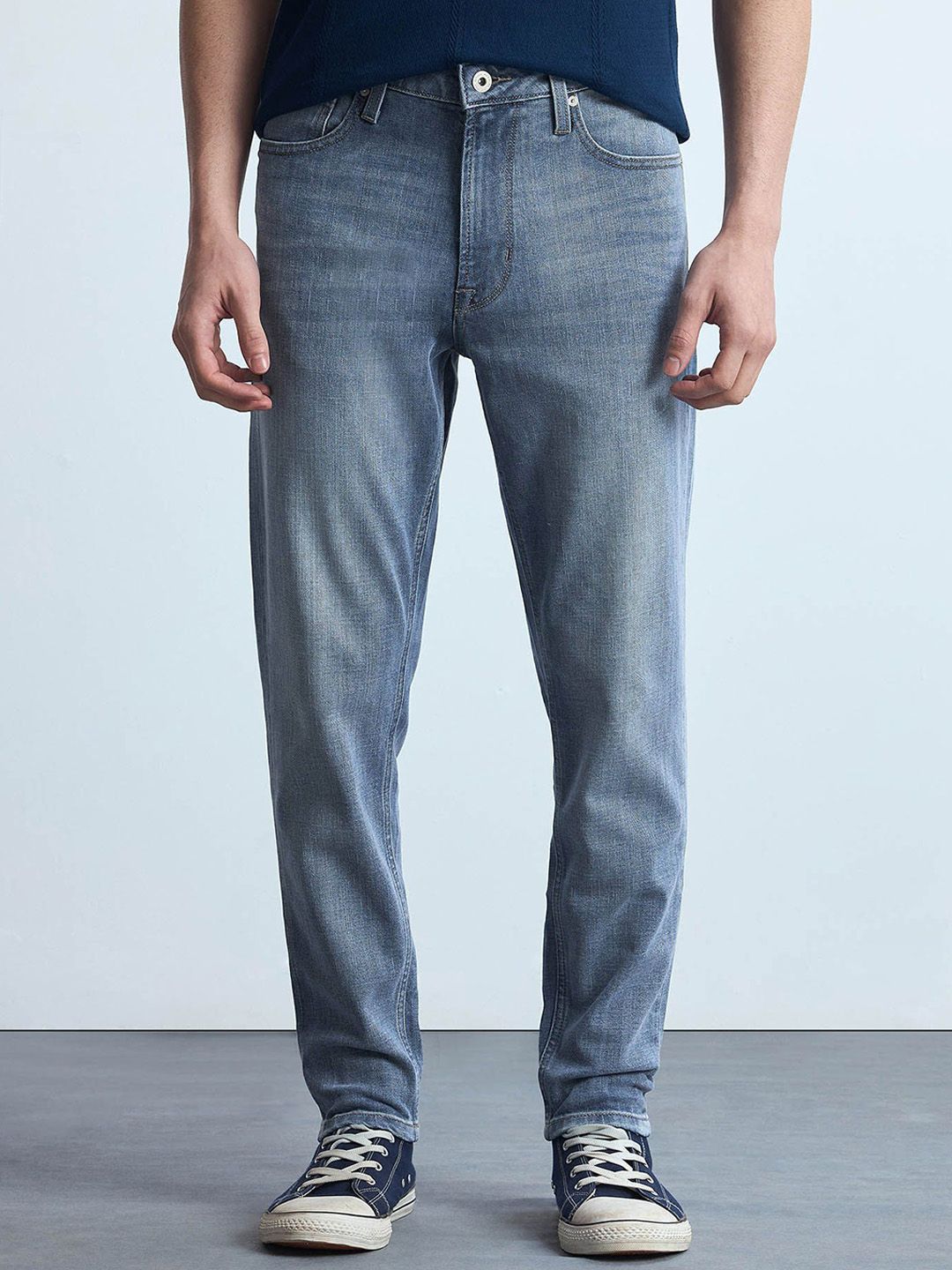 Flying Machine Men Relaxed Tapered Fit Mid-Rise Light Fade Stretchable Jeans-picture-32