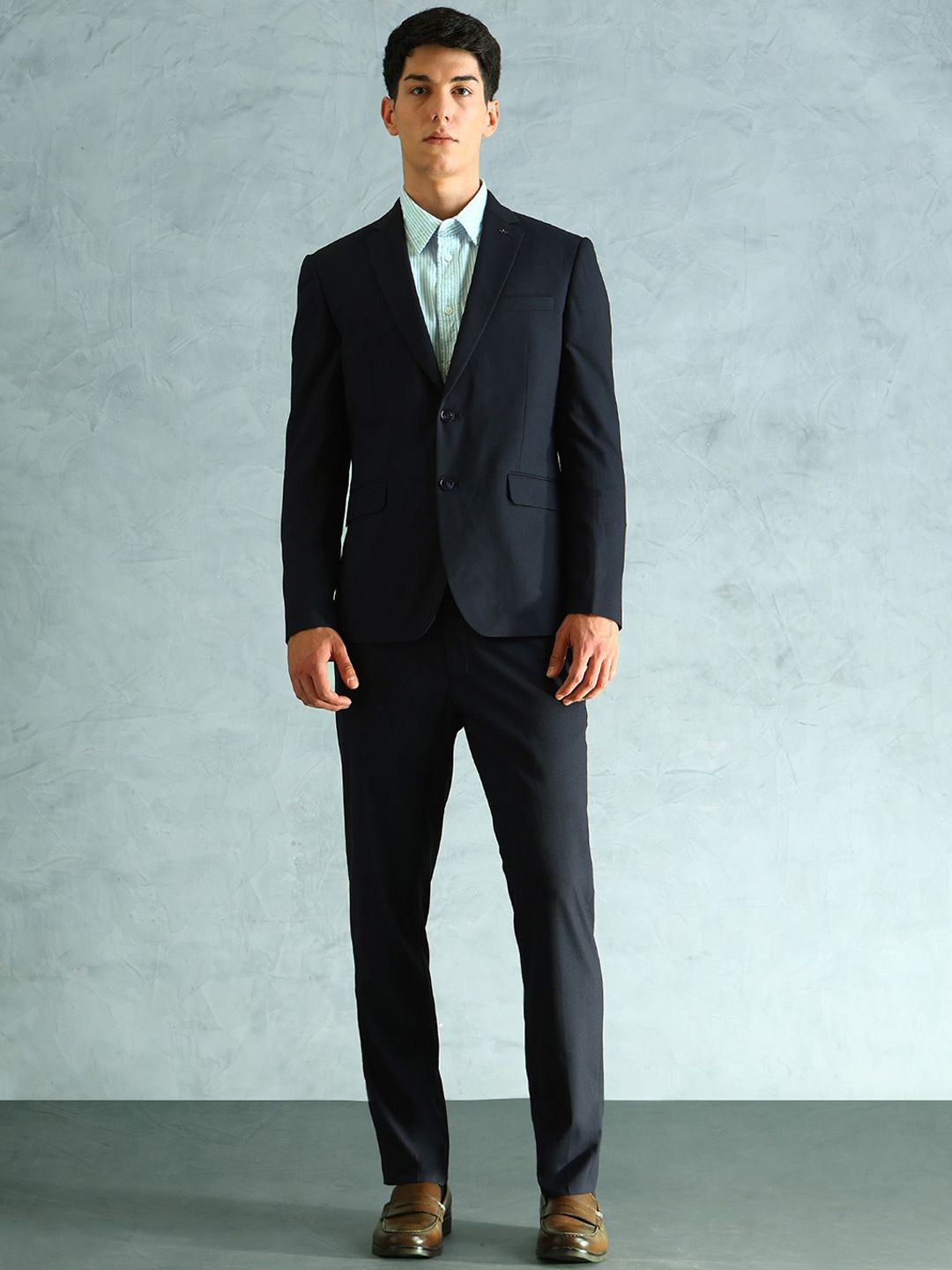 Arrow Tailored-Fit Single-Breasted Two-Piece Suit-picture-41