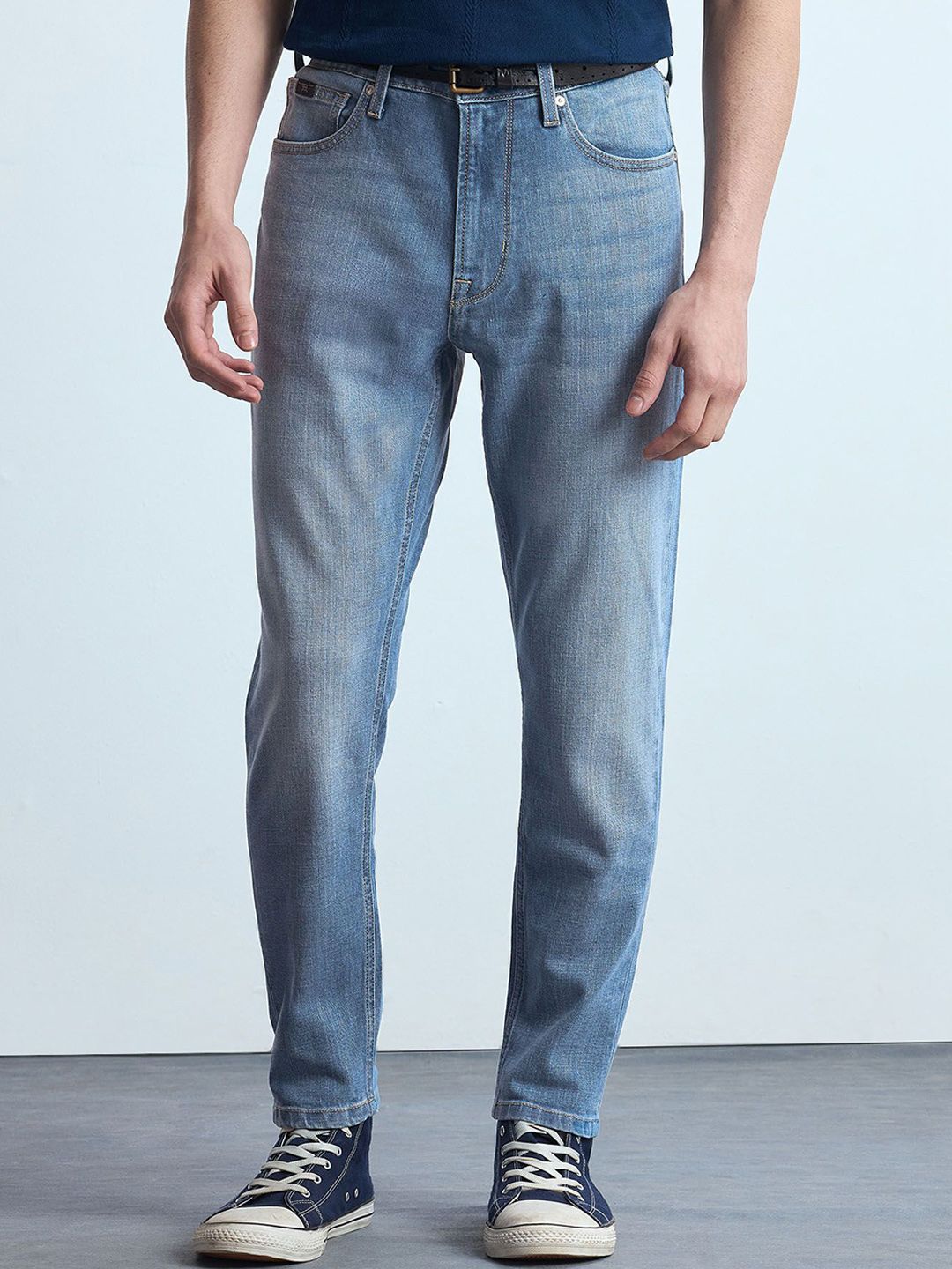 Flying Machine Men Relaxed Tapered Fit Mid-Rise Light Fade Stretchable Jeans-picture-29