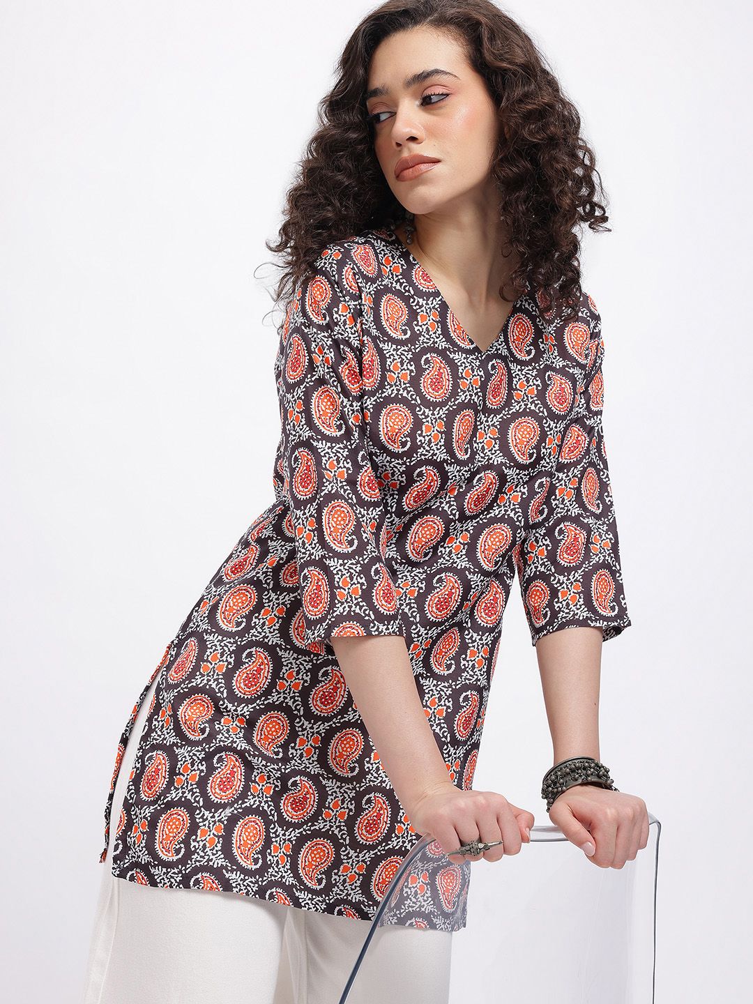Anouk Rustic Ethnic Motifs Printed V-Neck Kurti-picture-17