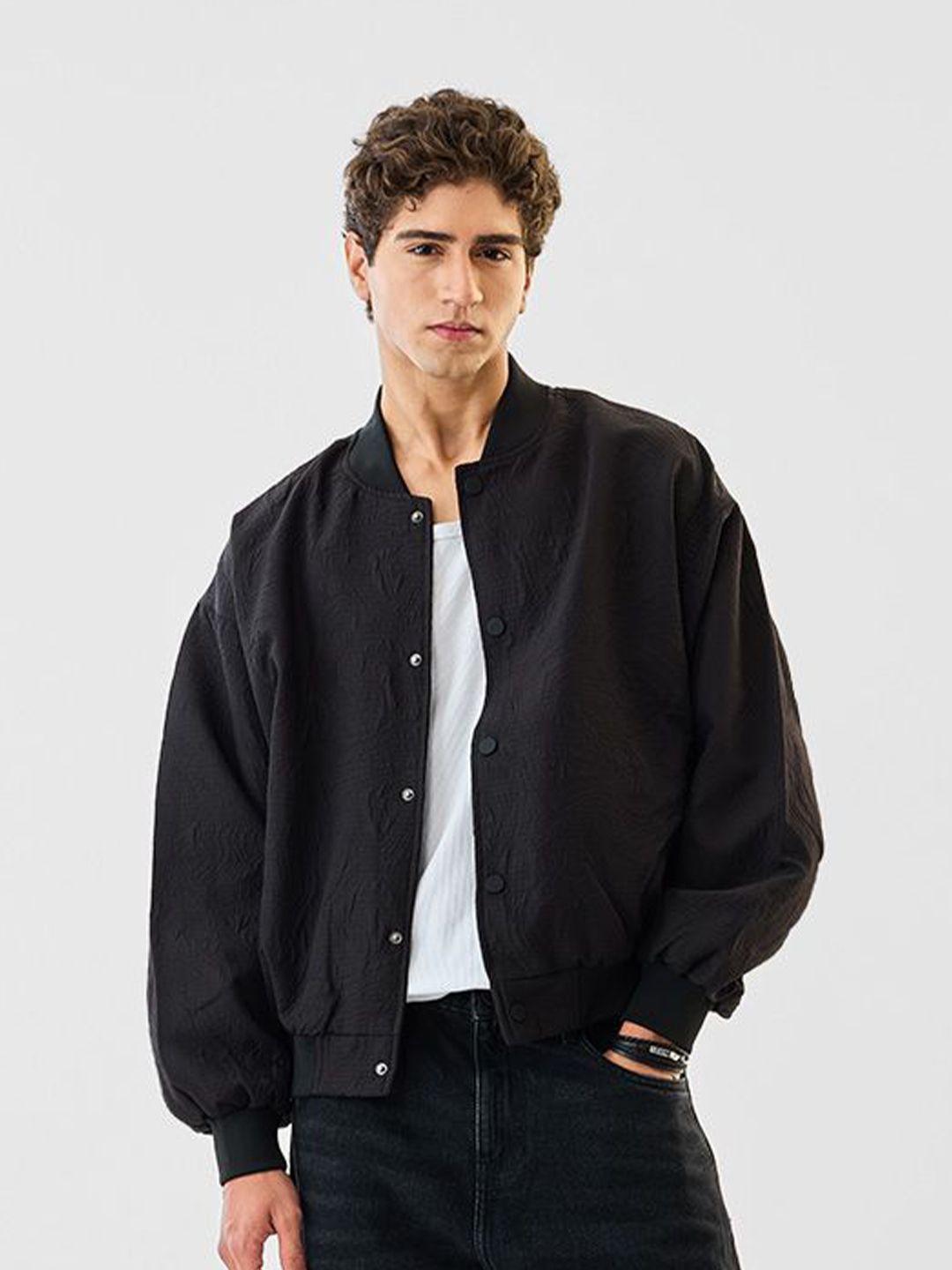 Snitch Textured Collarless Lightweight Padded Jacket-picture-21