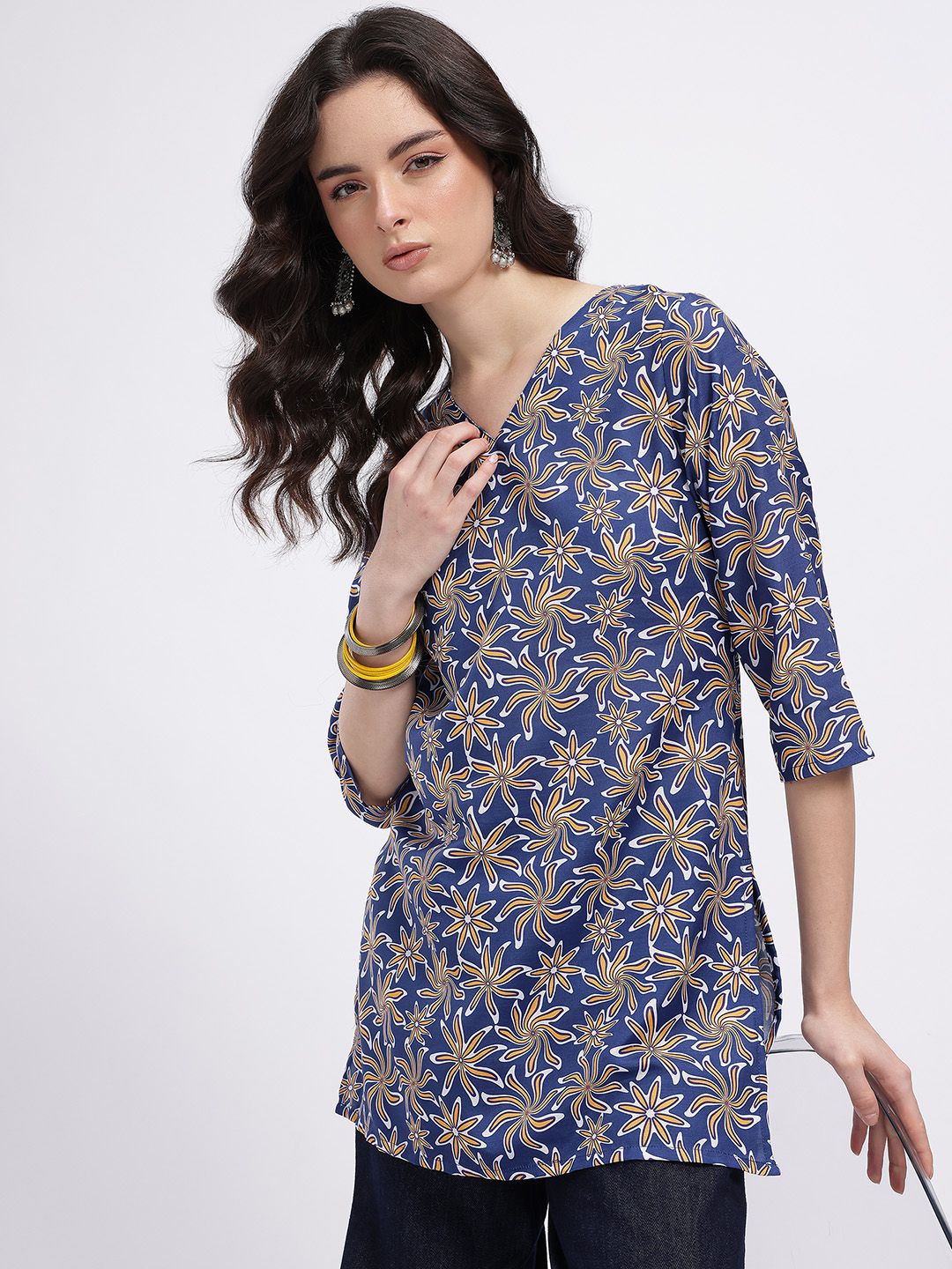 Anouk Rustic Floral Printed V-Neck Straight Kurta-picture-10