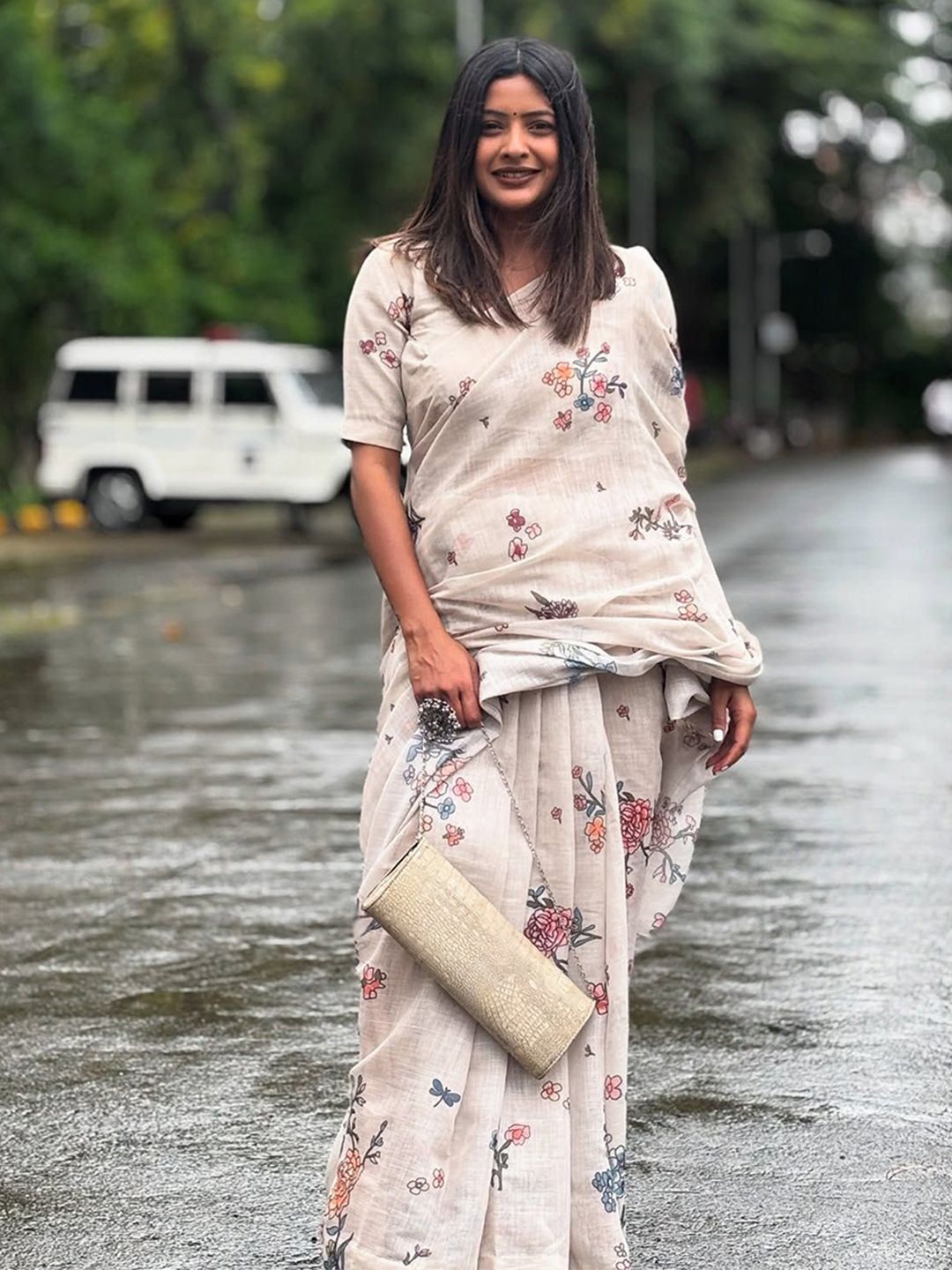 AWRIYA Floral Printed Pure Linen Saree-picture-14