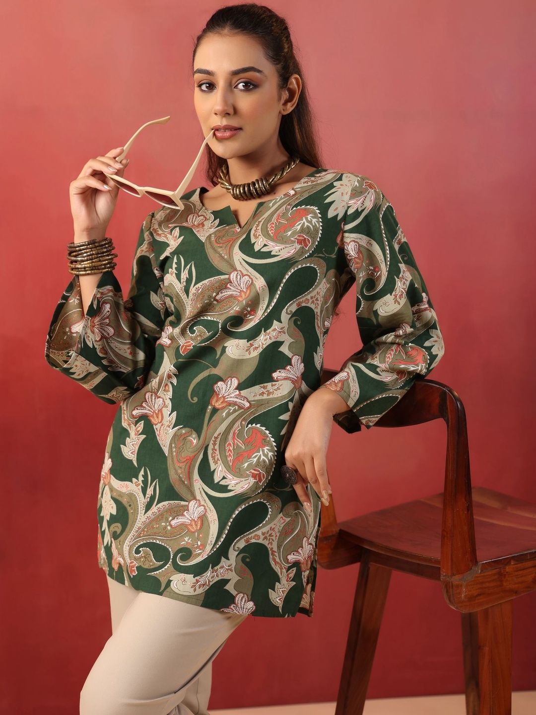 Sacche Dhaage Women Paisley Printed Cotton Short Kurti-picture-16