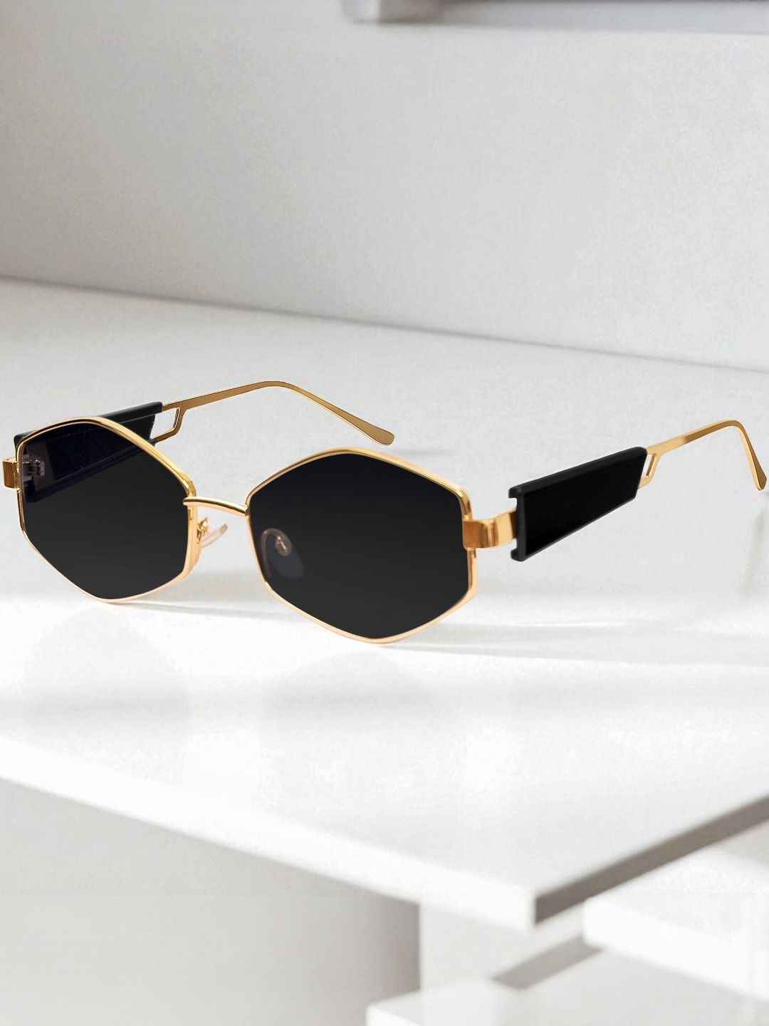Roadster Black Lens & Gold-Toned Oval Sunglasses with UV Protected Lens-image-41