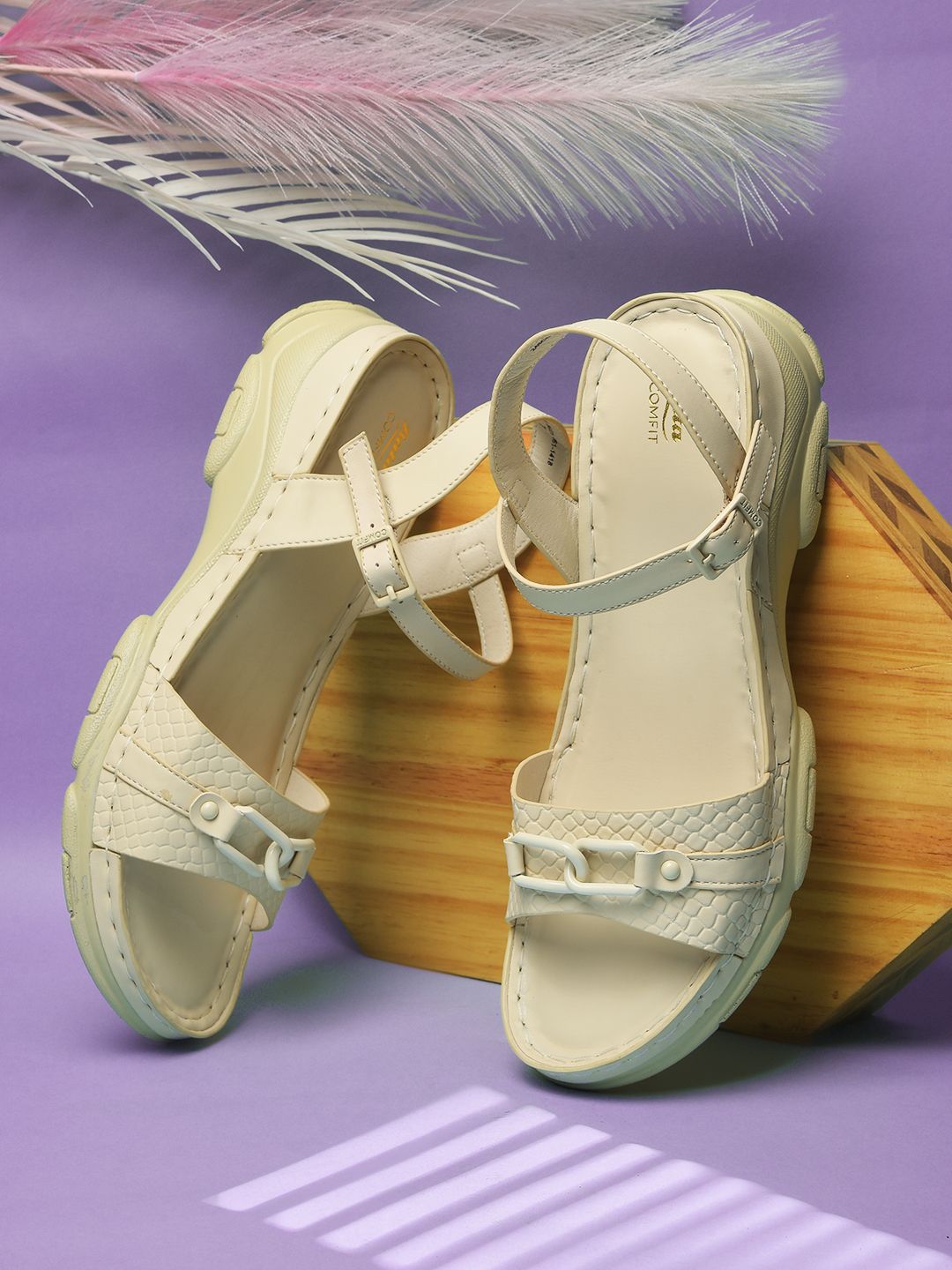 Bata comfit Women Textured PU Wedge Sandals with Buckles-picture-10