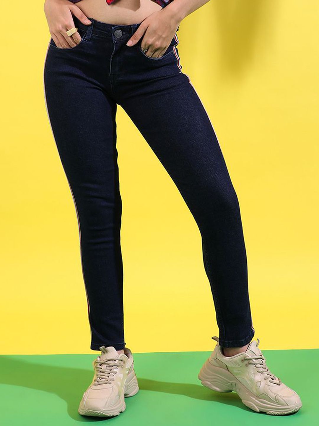 Campus Sutra Women Comfort Relaxed Fit Mid-Rise Stretchable Jeans-image-48