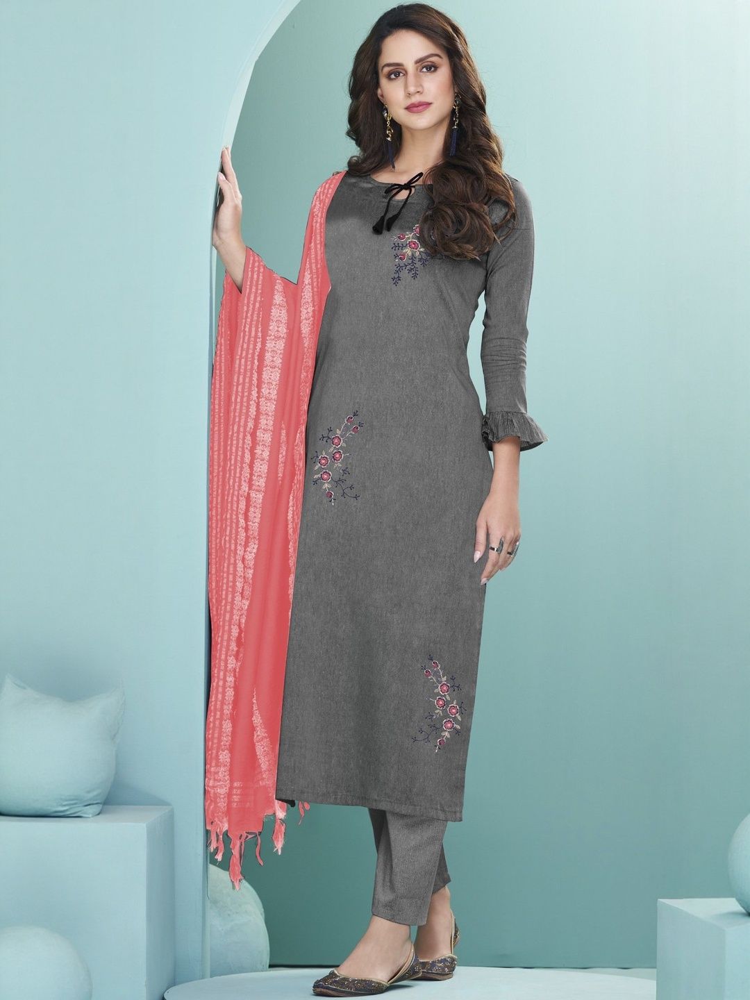 DIVASTRI Women Floral Embroidered Regular Thread Work Kurta with Trousers & With Dupatta-image-42