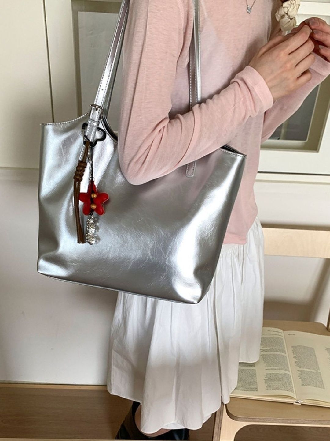 CORSICA Silver Solid PU Oversized Casual Shoulder Bag-picture-28