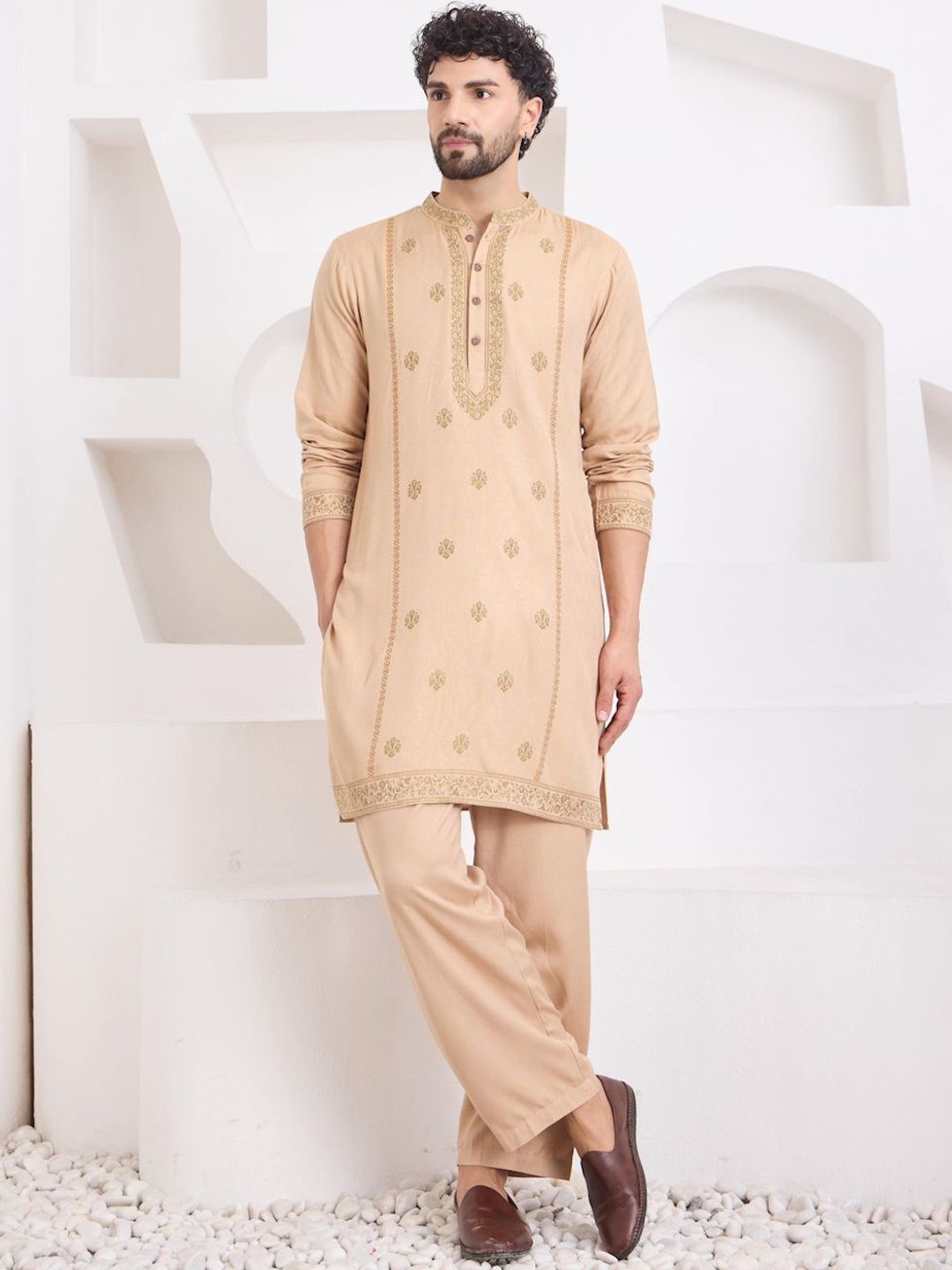 House of Pataudi Jacquard Work Mandarin Collar Kurta & Trousers-picture-28