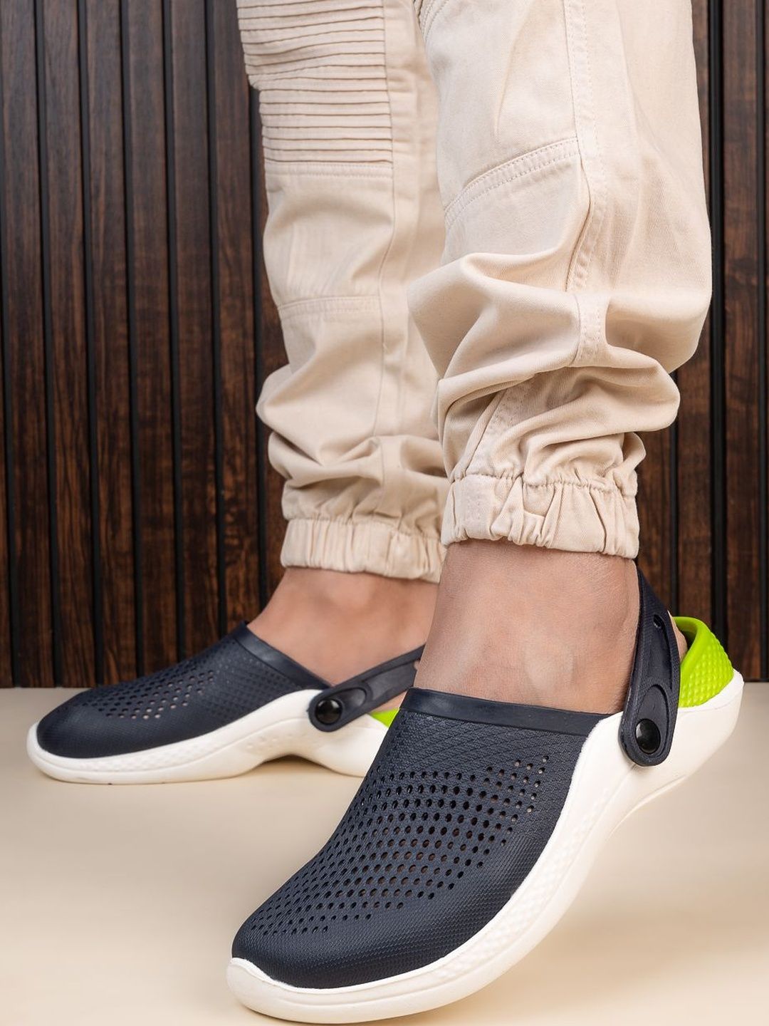 CROSSKIX Men Clogs Sandals