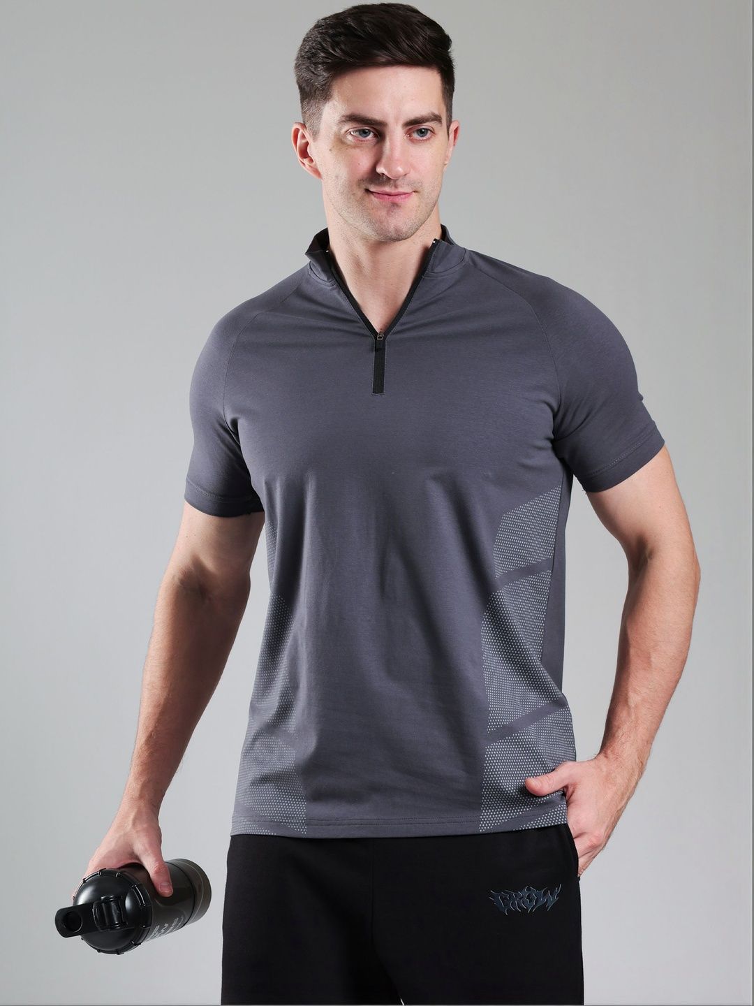 GROW Men Colourblocked High Neck T-shirt-picture-51