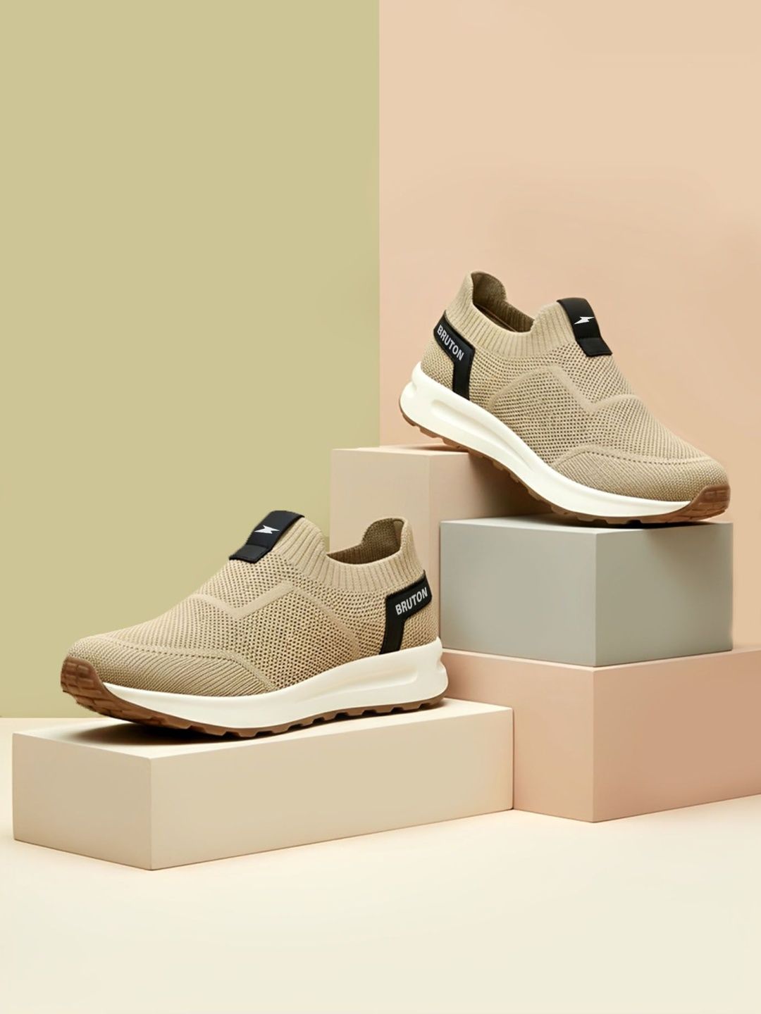 Bruton Men Textured Sneakers-picture-17