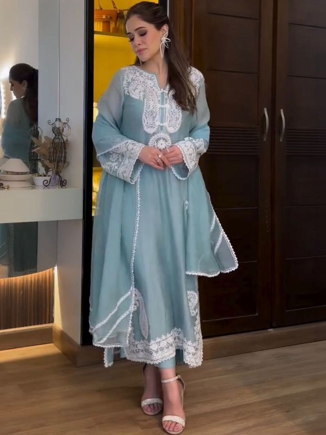 Gownwala Ethnic Motifs Embroidered V-Neck Chikankari Chikankari Kurti-picture-53