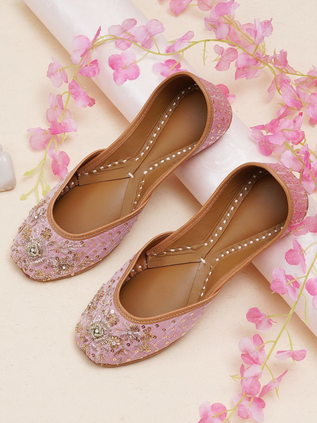Sunehari Tandan Women Ethnic Mojaris Flats-picture-23