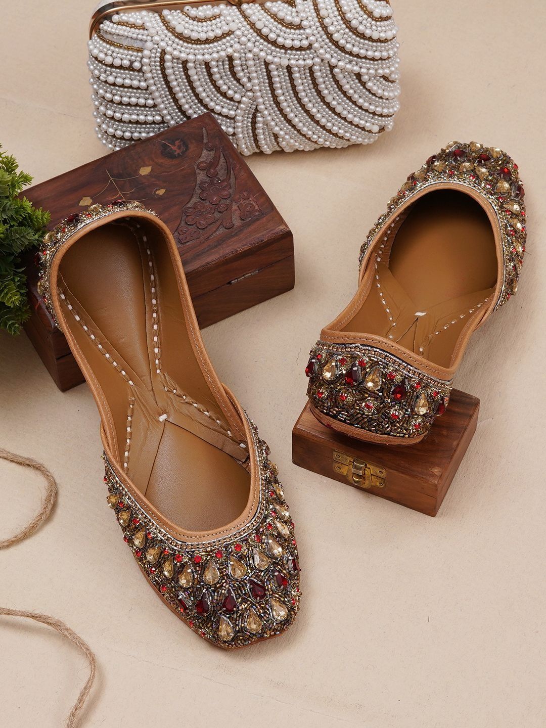 Sunehari Tandan Women Ethnic Fashion Flats-picture-18