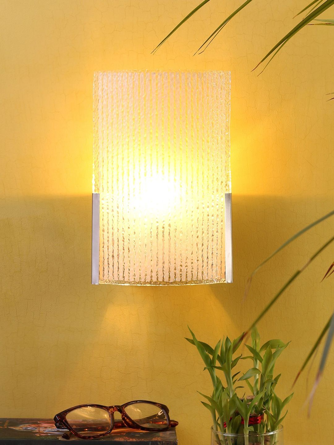 Aura White & White Textured Glass Contemporary Abstract Shaped Shaped Wall Lamp-picture-57