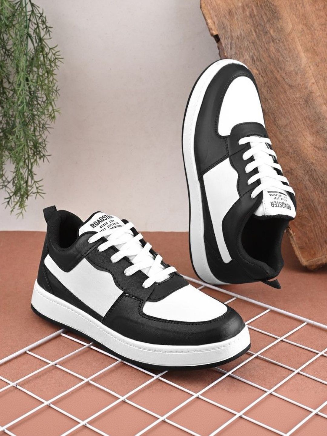 The Roadster Lifestyle Co Men Colourblocked Lightweight Comfort Insole Lace-up Sneakers-picture-17