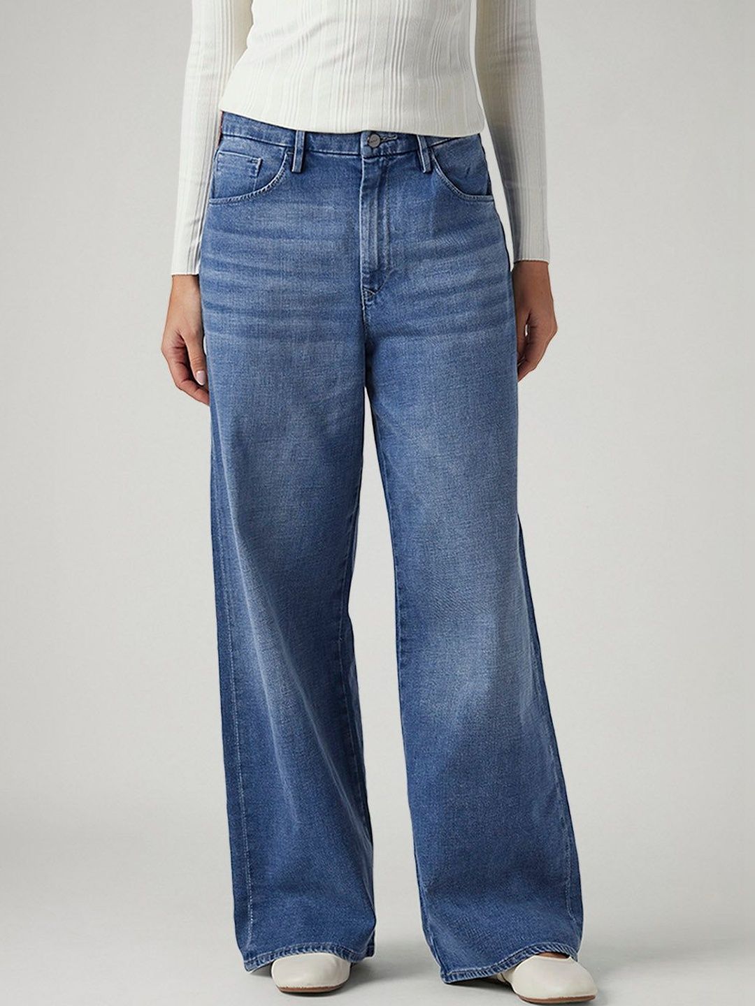 Levis Women Classic Wide Leg High-Rise Light Fade Stretchable Jeans-picture-32