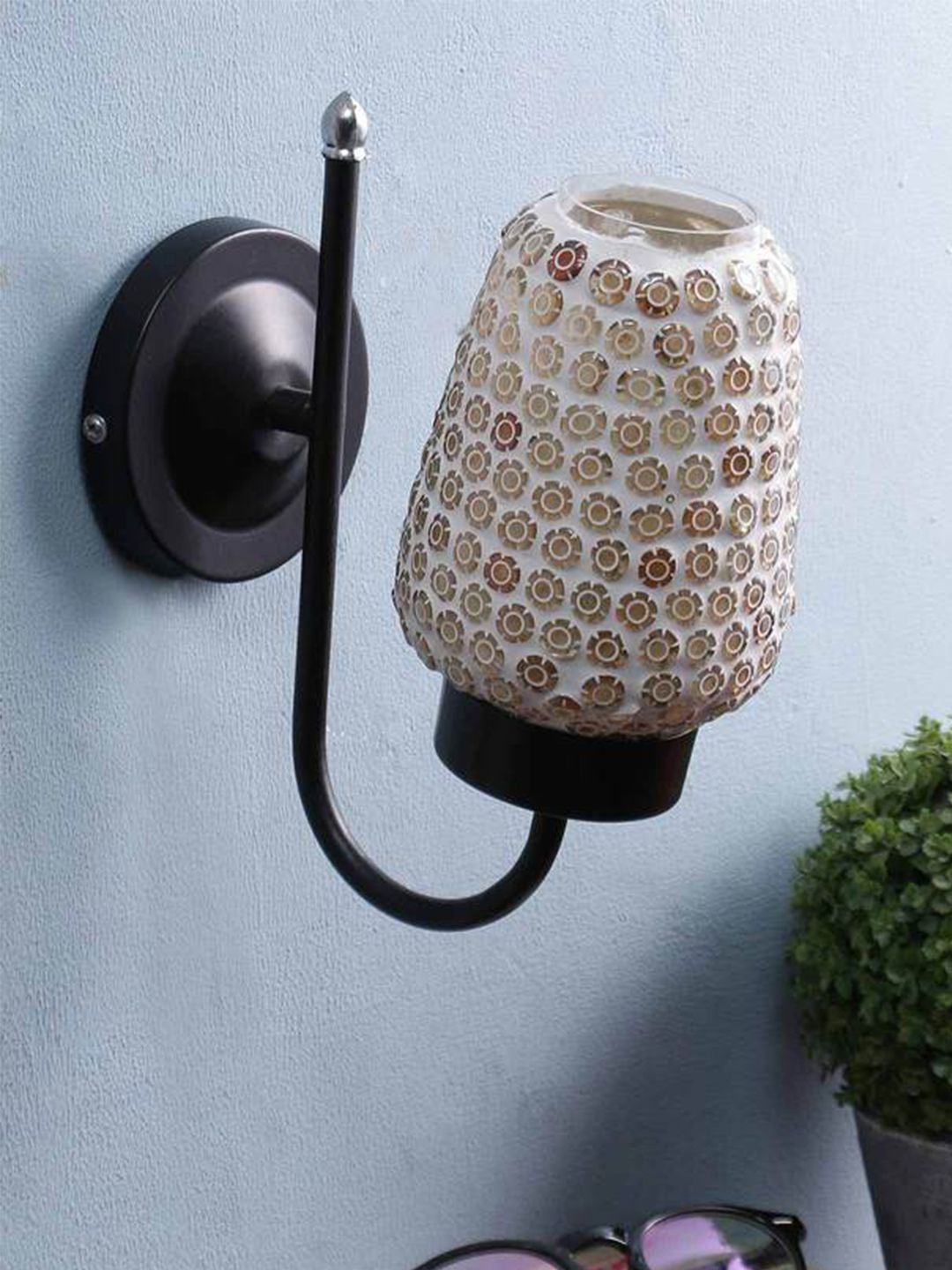 Aura Multicoloured & Black Textured Metal Traditional Frustum Shaped Wall Lamp-image-19