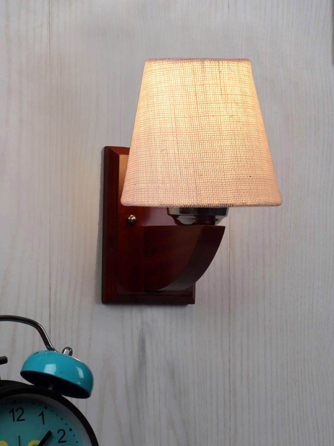 Aura White & Cream-Coloured Textured Wood Traditional Frustum Shaped Wall Lamp-image-33