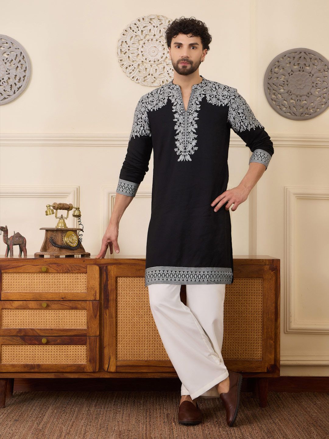 House of Pataudi Men Butti Detailing Jacquard Work Kurta With Wide Leg Bottom-picture-38