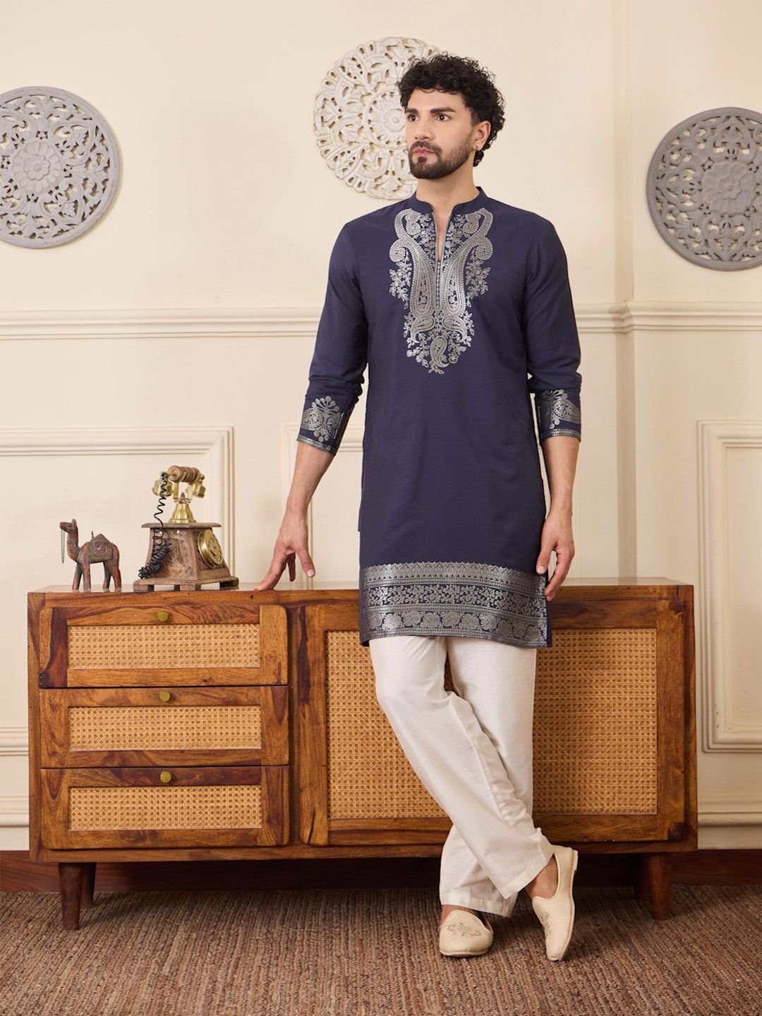 House of Pataudi Men Paisley Detailing Jacquard Work Kurta With Bottom-picture-13