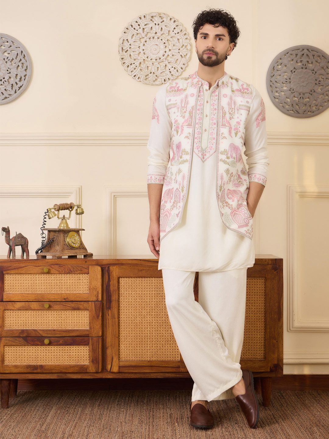 House of Pataudi Men Ethnic Kurta With Bottom And Tribal Jacquard Work Jacket-picture-49