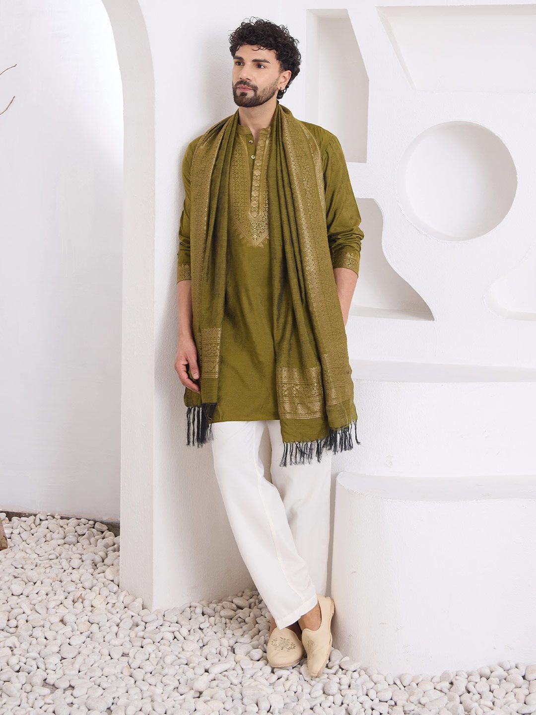 House of Pataudi Men Floral Jacquard Kurta With Bottom And Stunning Dupatta-picture-34