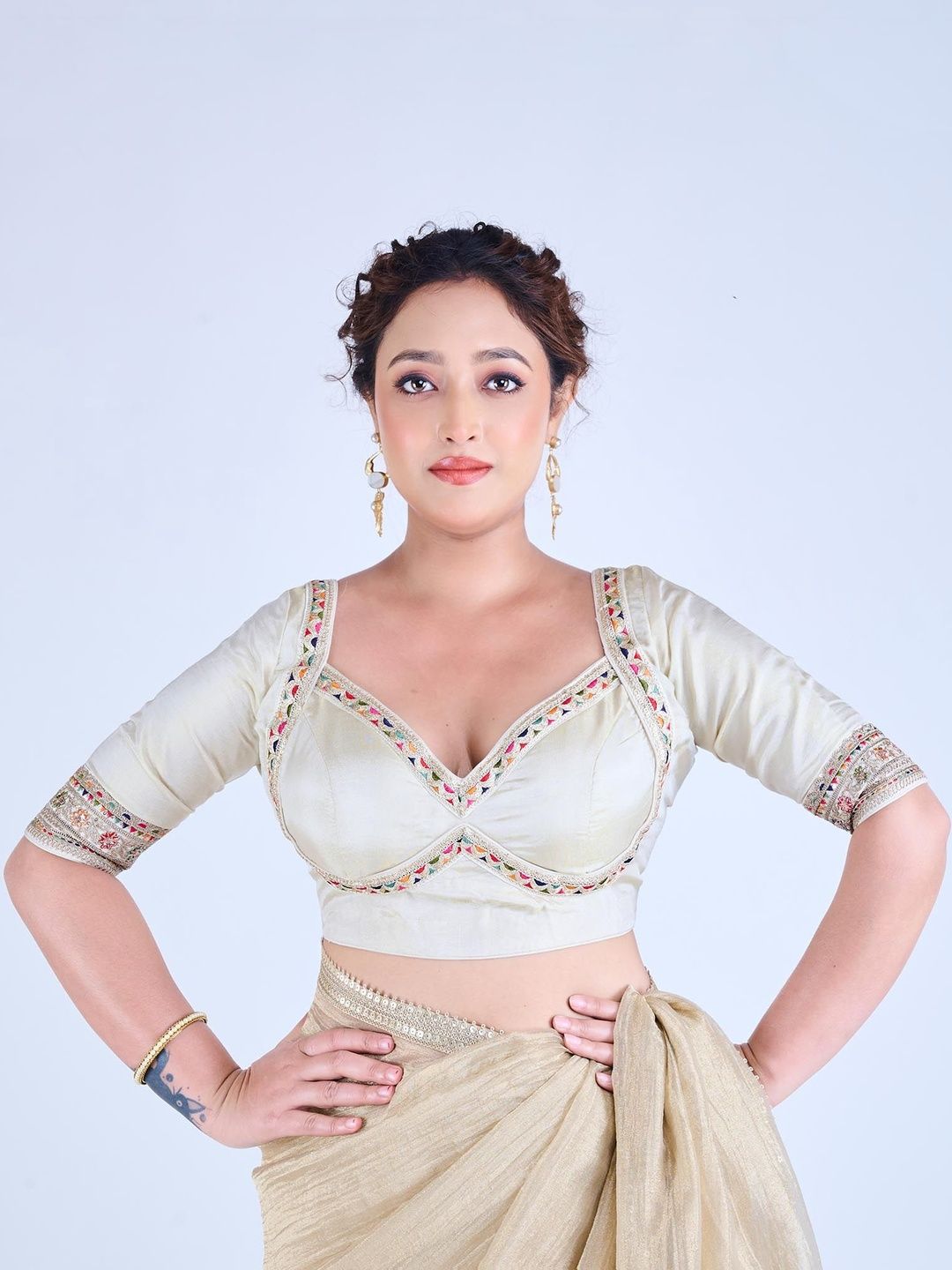 SAKHIYA DESIGNER STORE Silk Blend Embroidered Thread Work Saree Blouse-picture-33