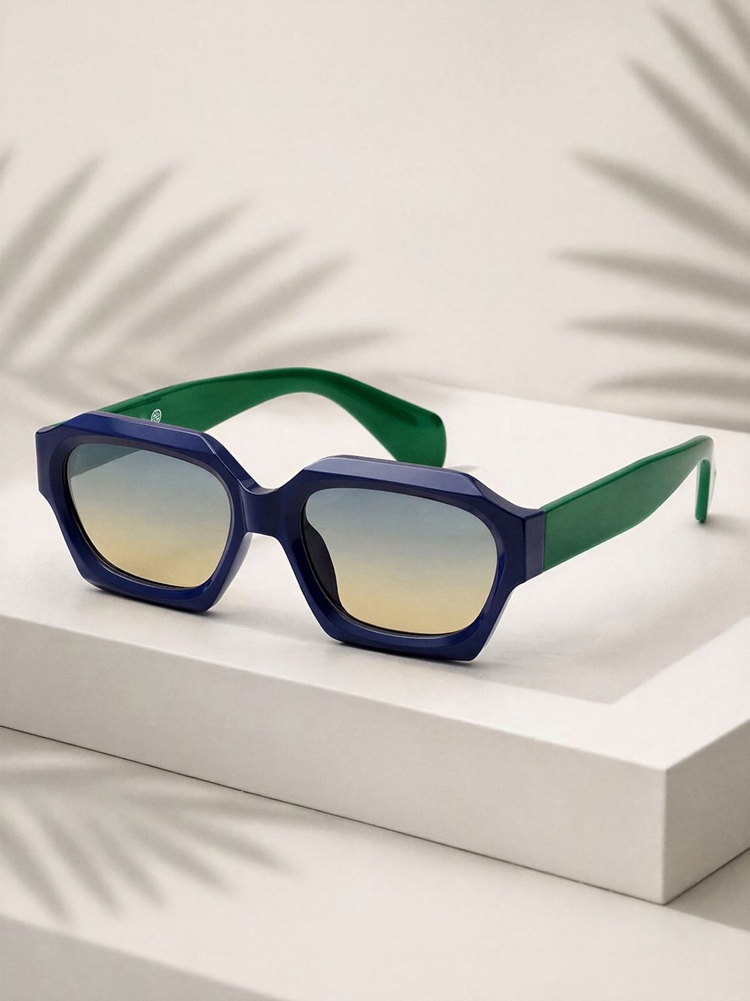 Carlton London Women Blue & Green Toned UV Protected Gradient Lens Wayfarer Sunglasses-image-2
