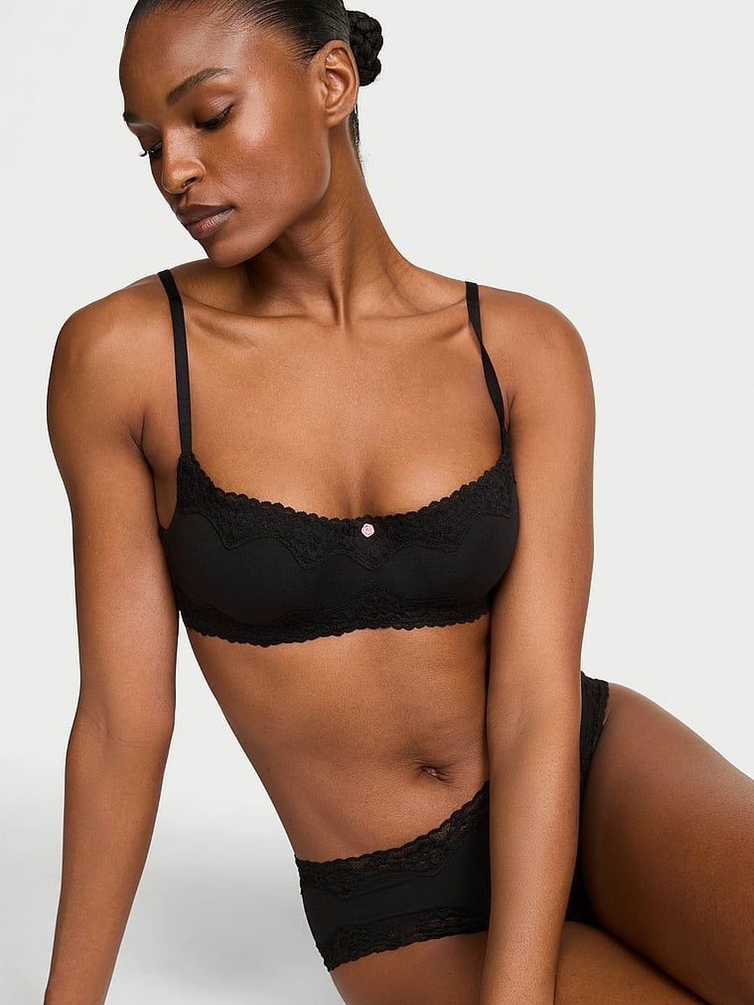 Victoria's Secret Bra Medium Coverage Underwired Lightly Padded-picture-18