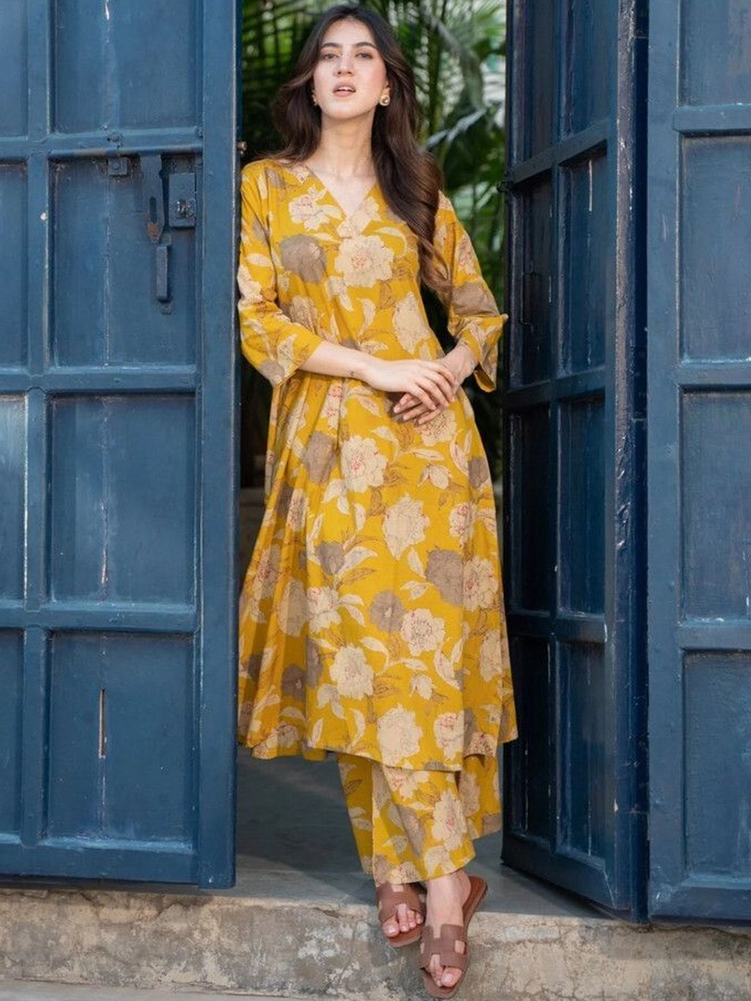PAVYA Women Floral Printed Regular Kurta with Palazzos-picture-35