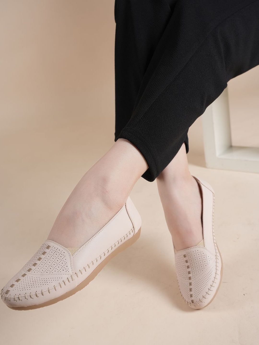 The Roadster Lifestyle Co Round Toe Slip-On Casual Bellies Mojaris-image-12