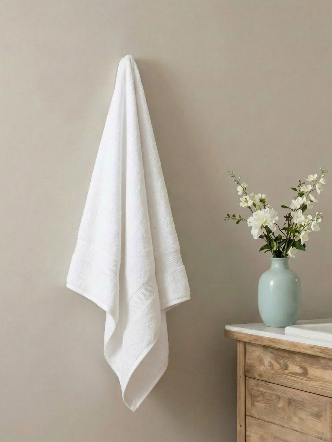 Monte Carlo Iris White Cotton 525 Gsm 75X150 Cm 1 Bath Towel-image-2