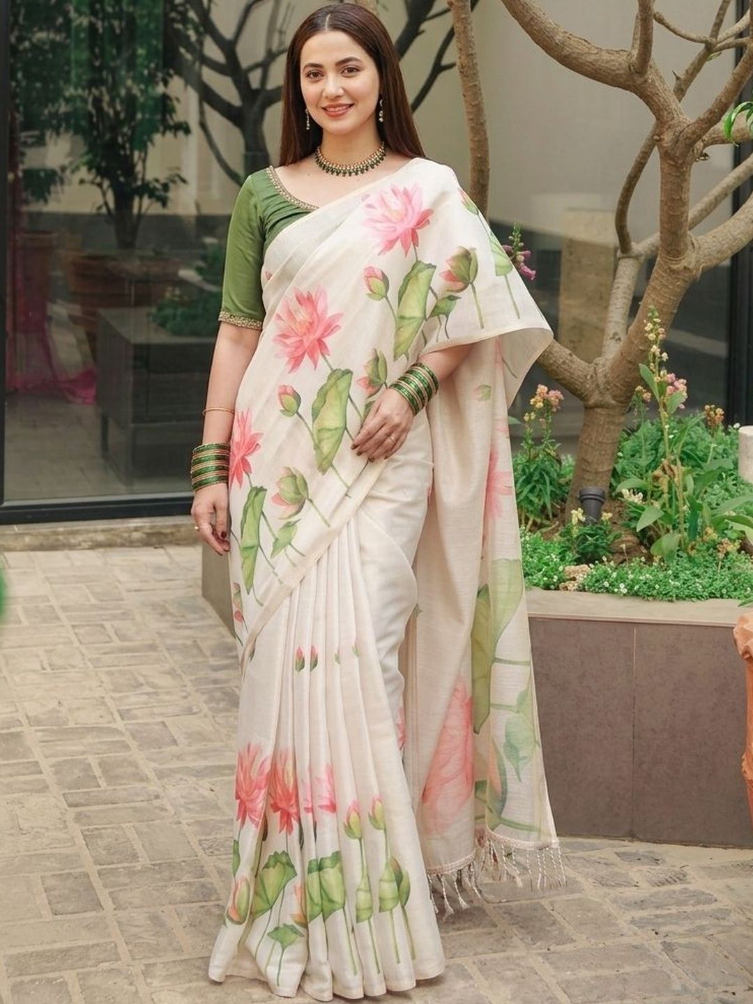 Sangria Floral Printed Sarees With Unstitched Blouse Piece-picture-27