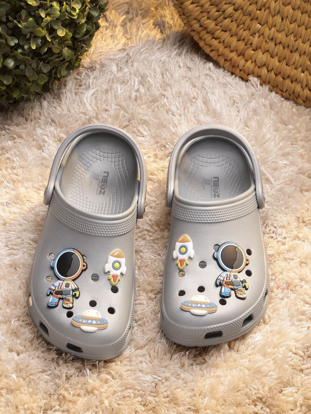 NEOZ Unisex Kids Embellished Clogs-image-6