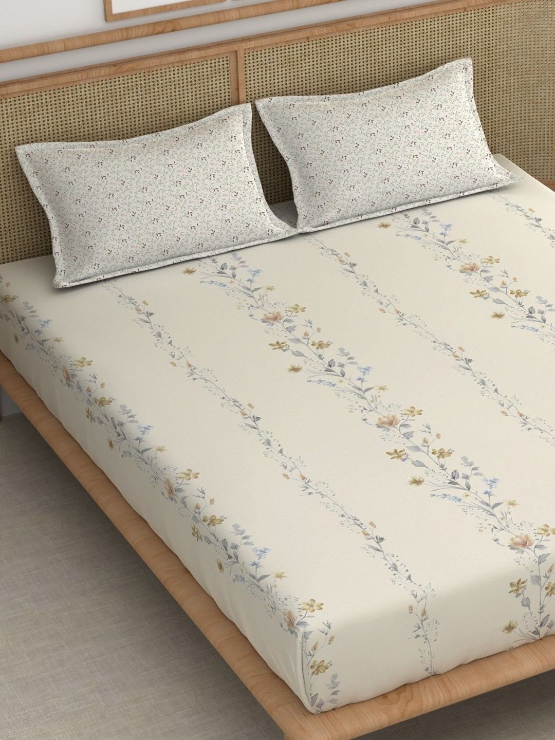CHHAVI INDIA Cream-Coloured Floral 210 TC King Bedsheet with 2 Pillow Covers-image-13