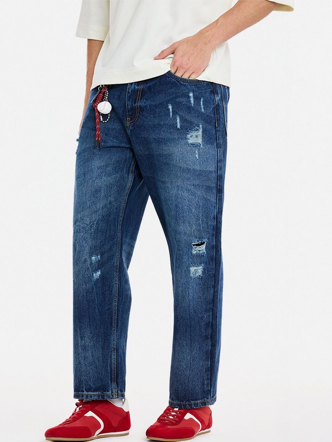 Snitch Men Mid-Rise Mildly Distressed Light Fade Jeans-image-8