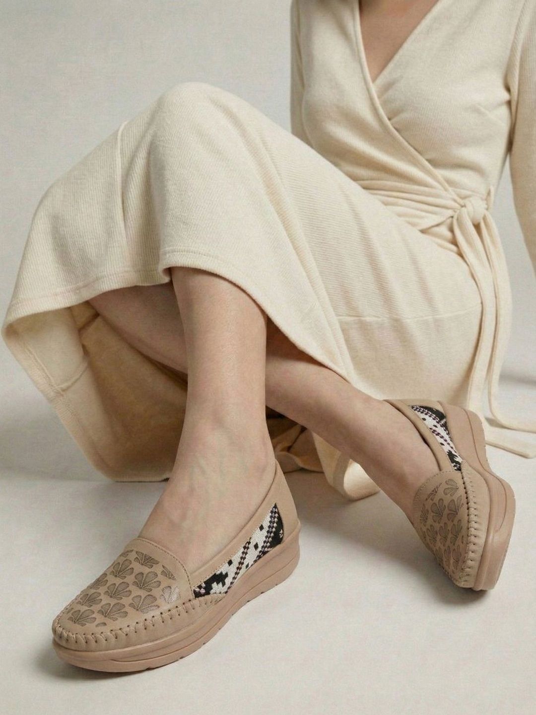 DressBerry Women Textured Loafers-picture-33