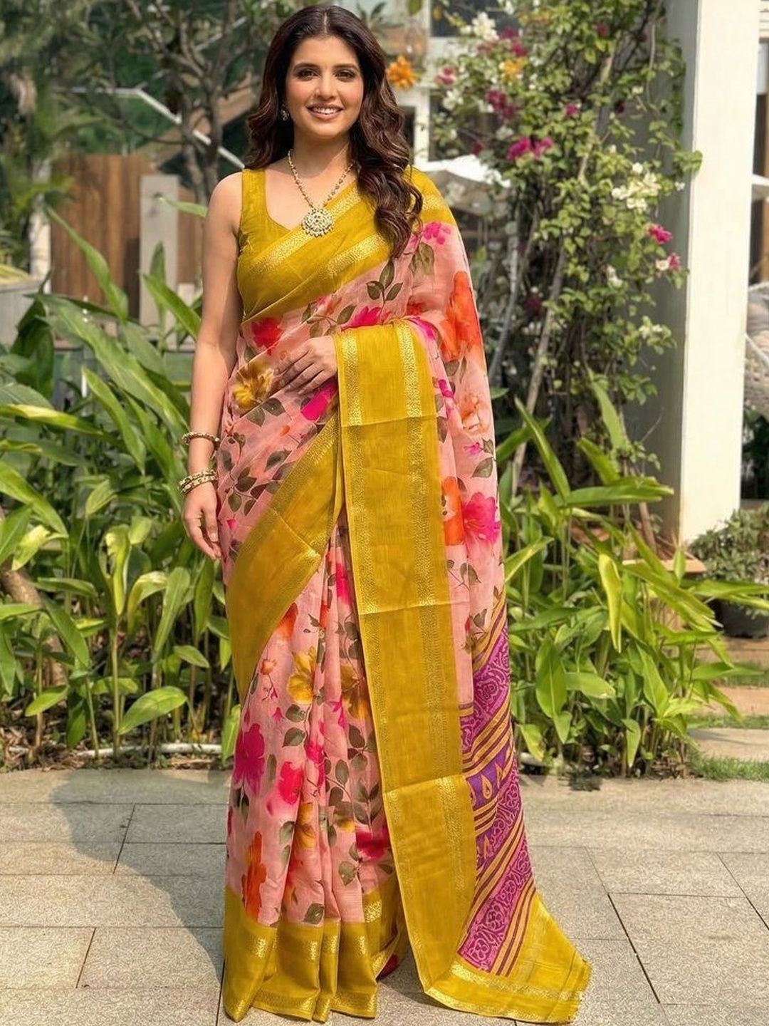 Sangria Floral Printed Sarees With Blouse Piece-picture-24