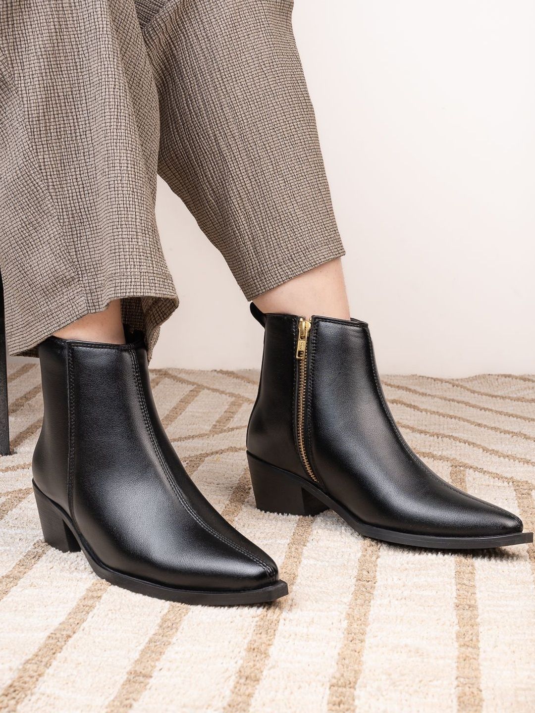 The Roadster Lifestyle Co Women Pointed Toe Zip Chelsea Boots-picture-39