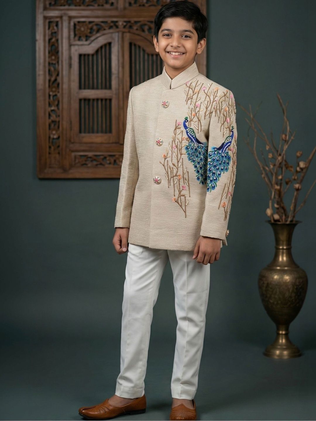 Lagorii Boys Embroidered Mandarin Collar Tailored Fit 2-Piece Suits-picture-13