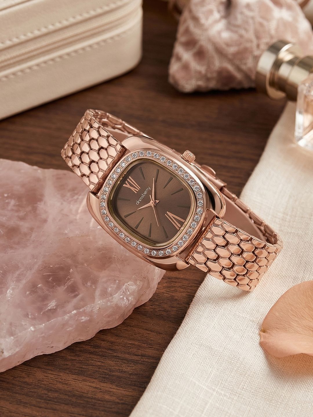 DressBerry Women Dial & Straps Watch DB-SG25-4C-image-23