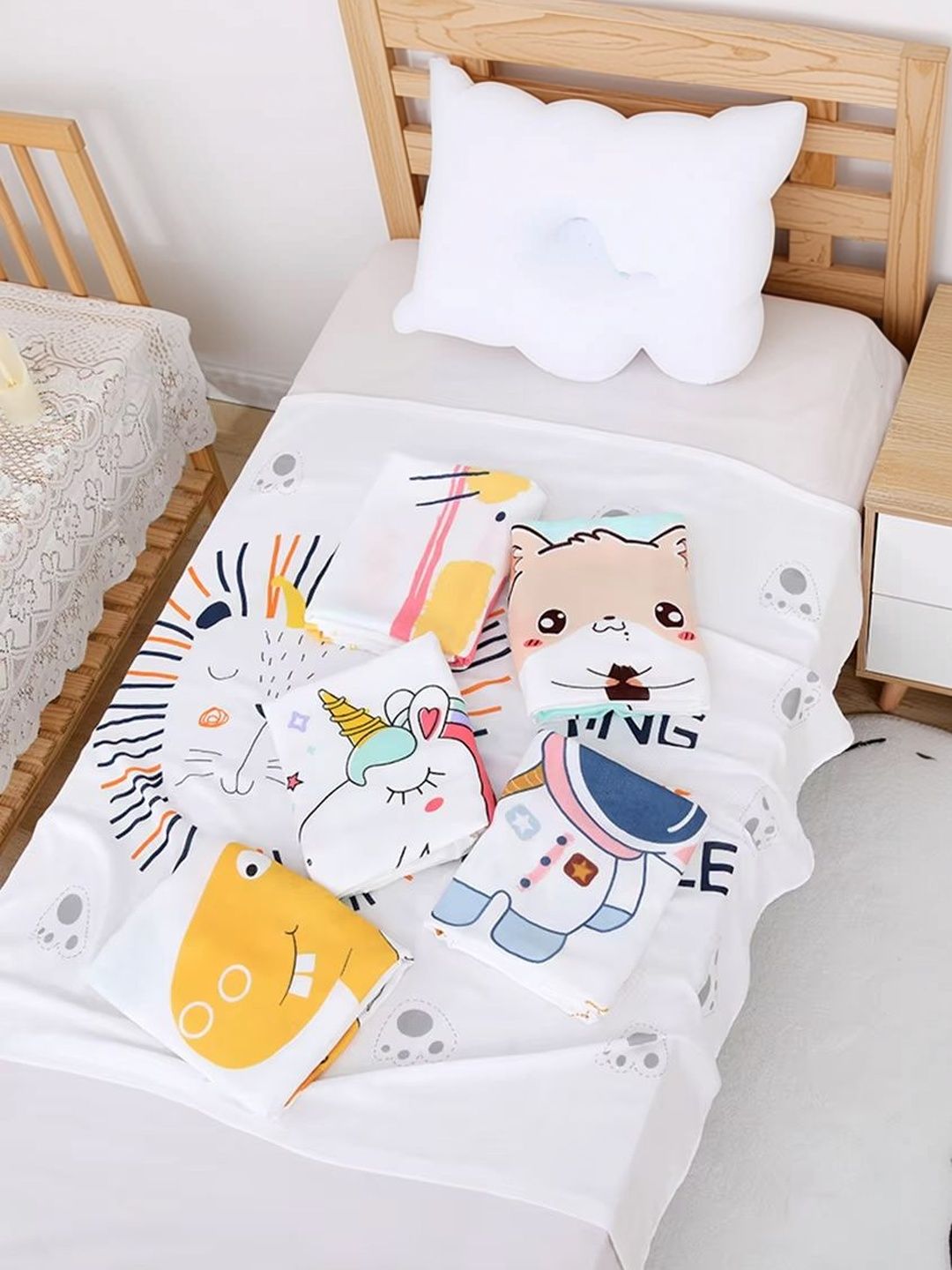 Teri Beri White Cartoon Characters AC Room 300 GSM Blanket-image-36
