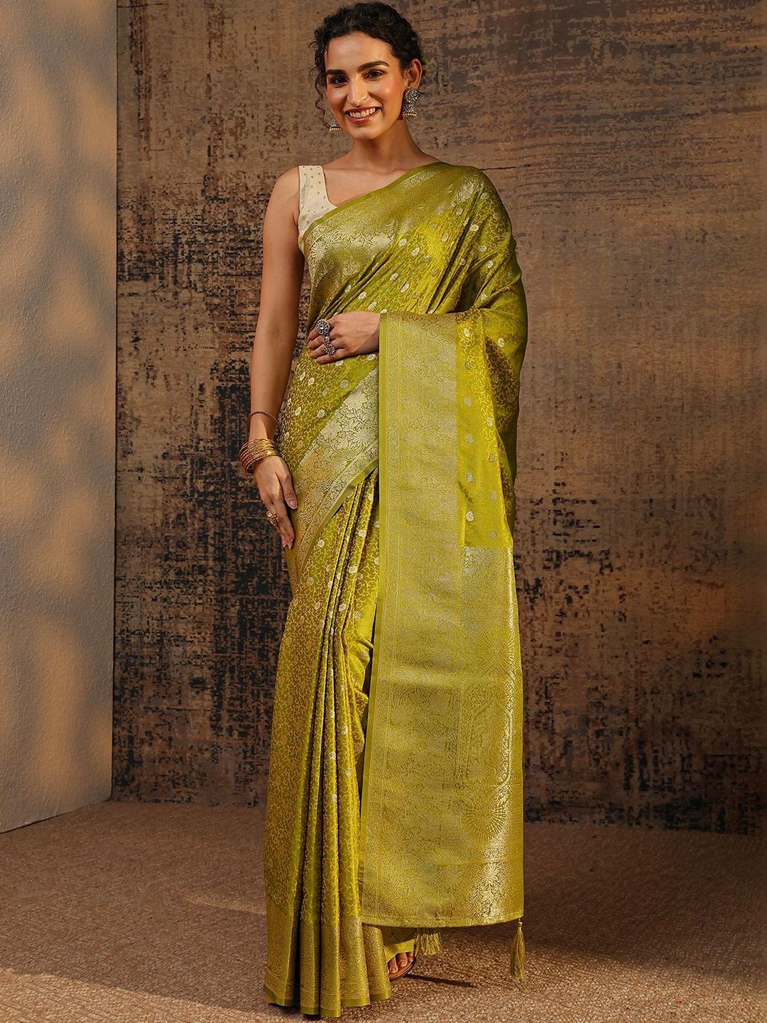 Libas Green Floral Woven Design Saree With Unstitched Blouse Piece-picture-26