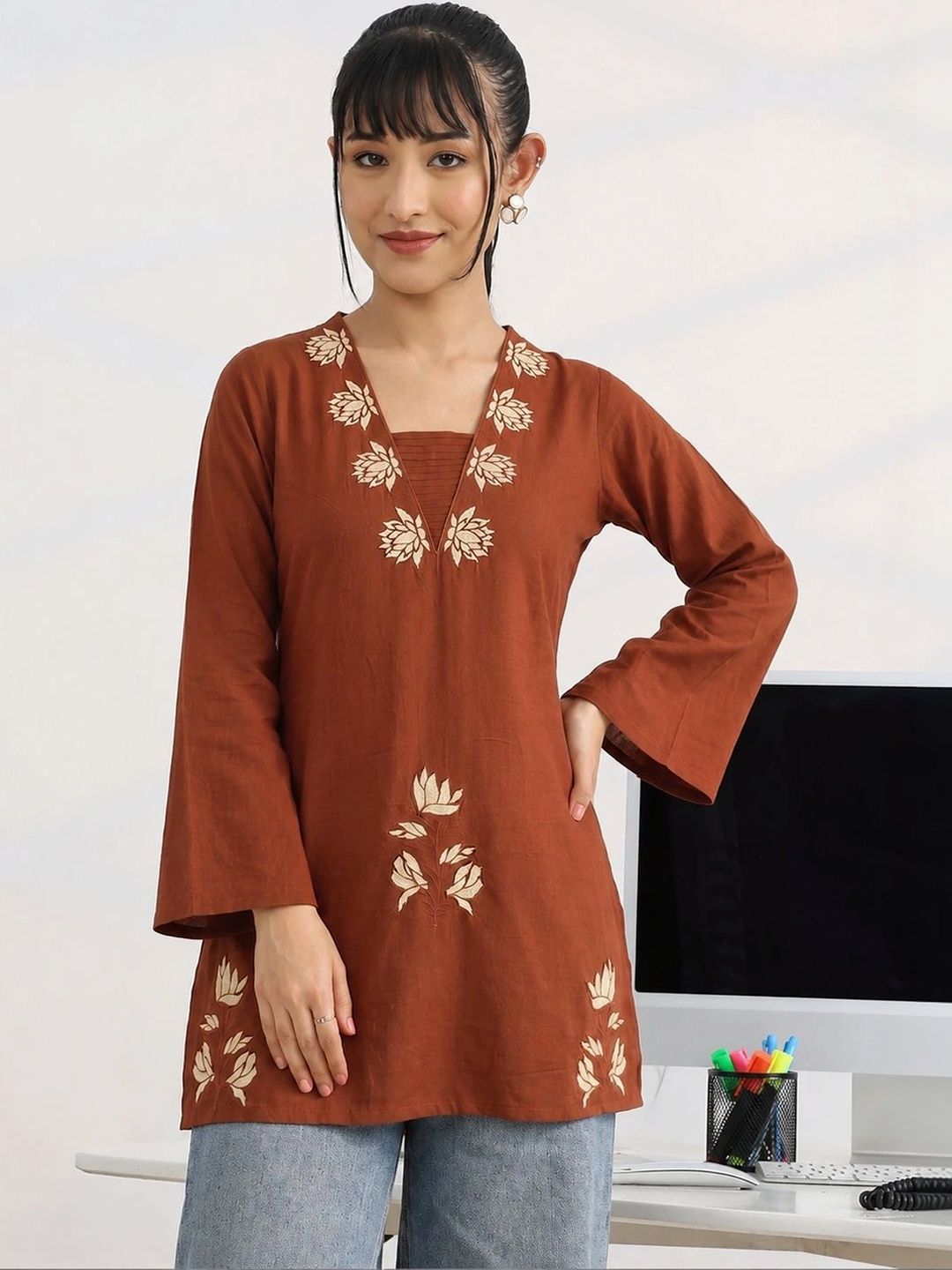 Anouk Floral Embroidered V-Neck Flared Sleeves Thread Work Thread Work Kurti-picture-54