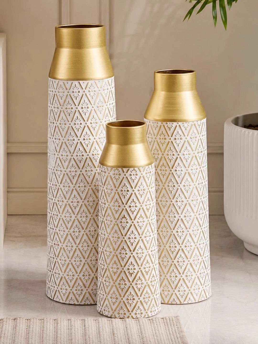 NFI essentials 3-Pcs White Textured Metal Flower Vase-picture-26