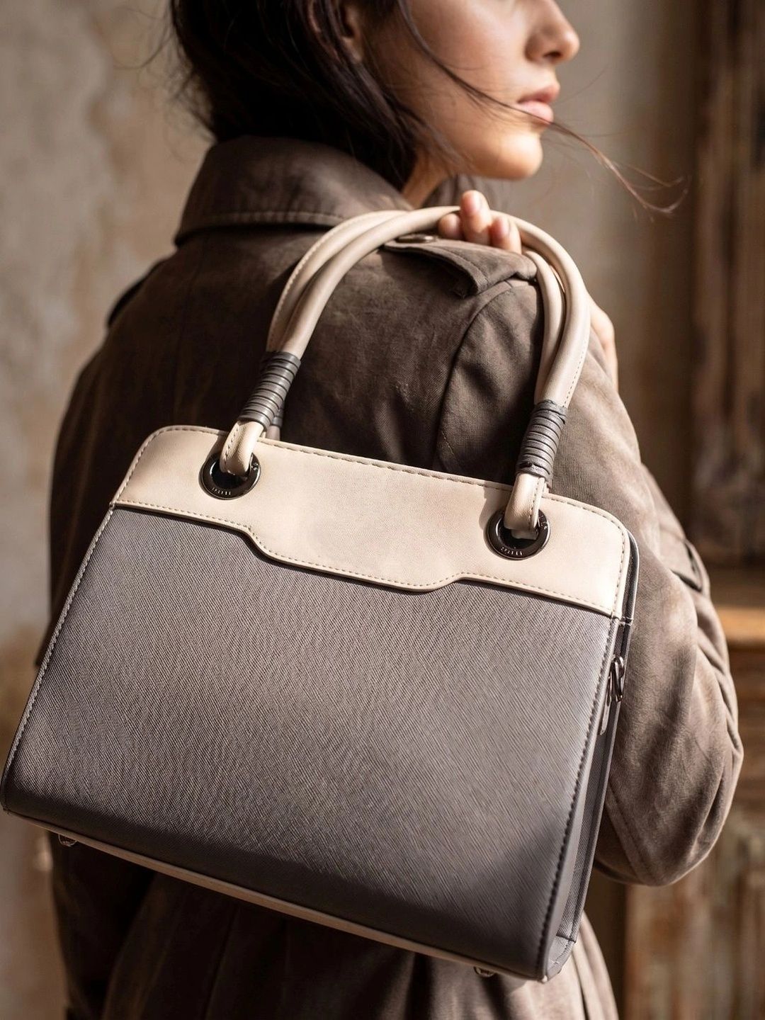 Nui Colourblocked PU Structured Handheld Bag-picture-20