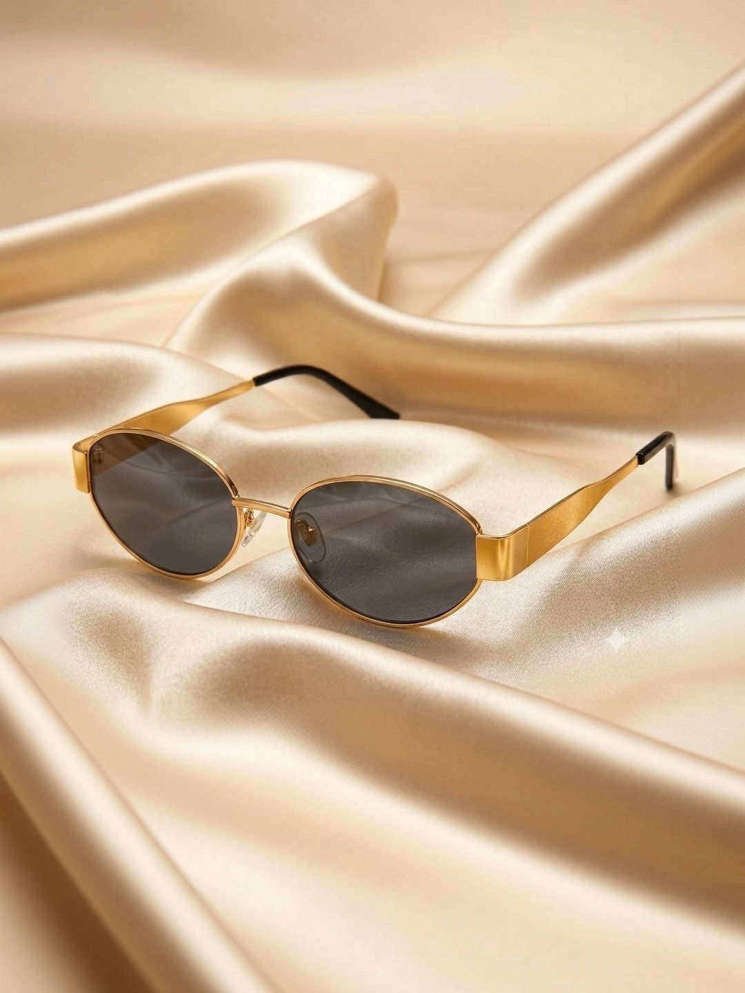 RICH CLUB Unisex Black Lens & Gold-Toned Oval Sunglasses with-picture-12